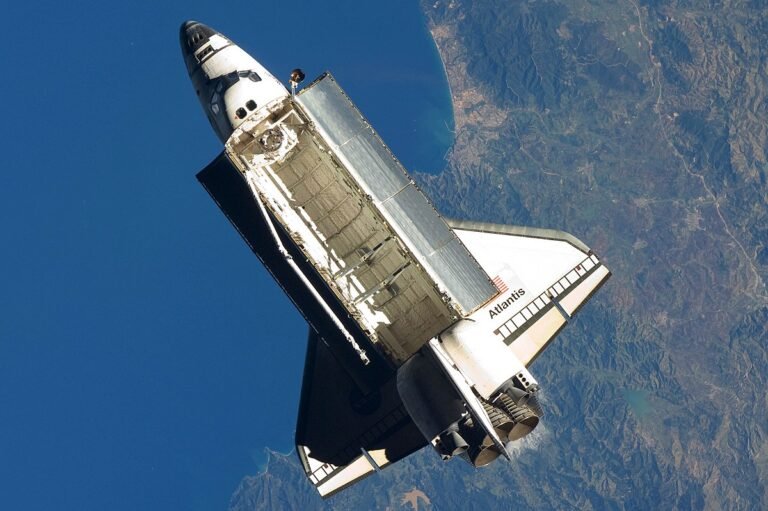 Atlantis_seen_over_the_Mediterranean_Sea,_near_the_Algerian_coast_(cropped)