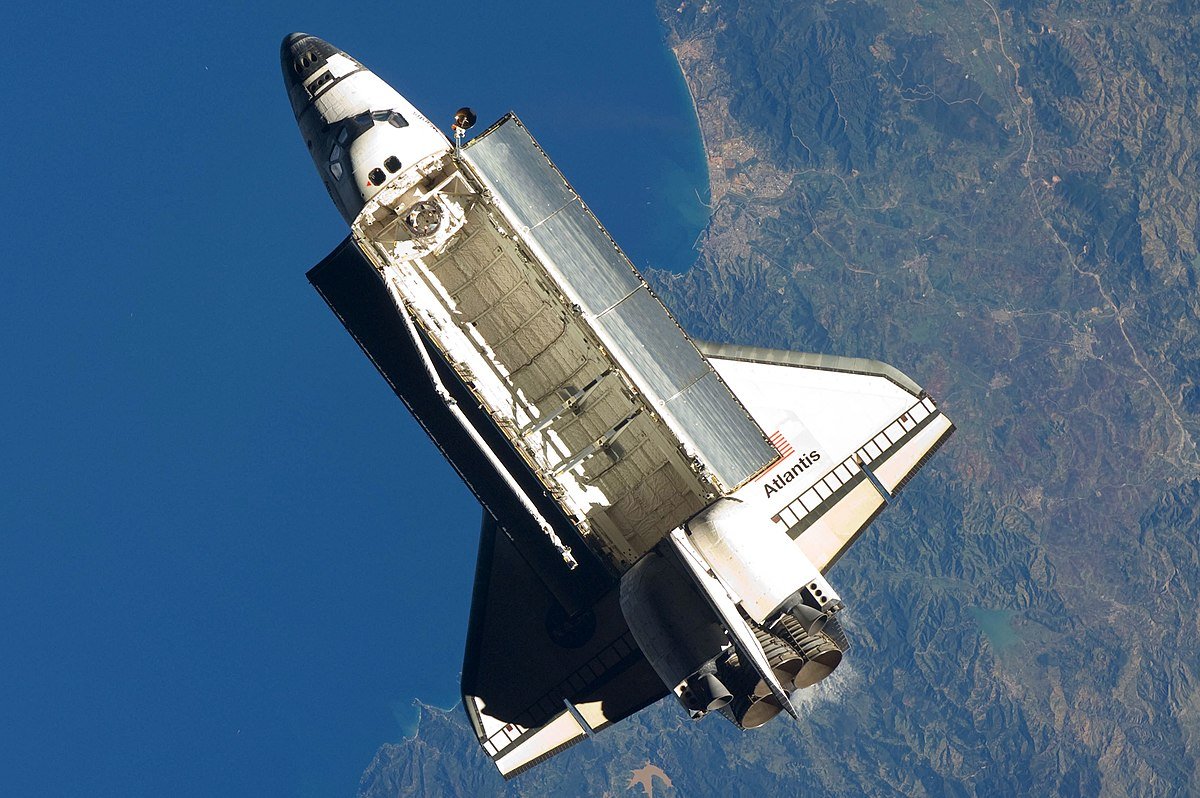 Atlantis_seen_over_the_Mediterranean_Sea,_near_the_Algerian_coast_(cropped)